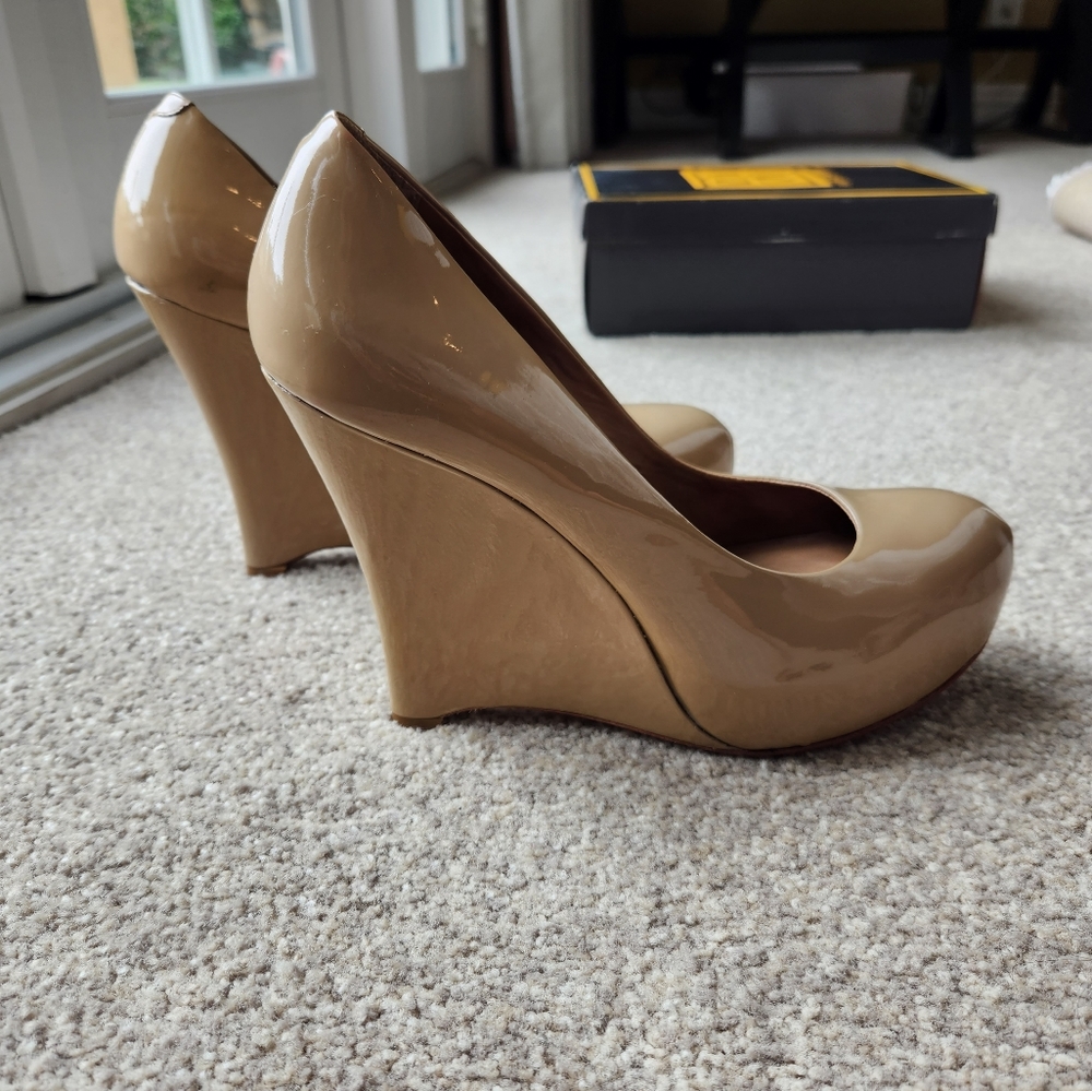 Pour La Victoire wedged heels in size 9.5